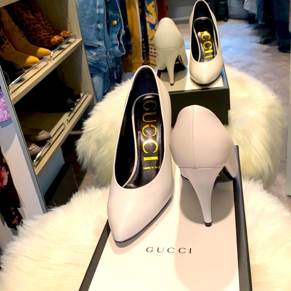 White Gucci pumps/ heels